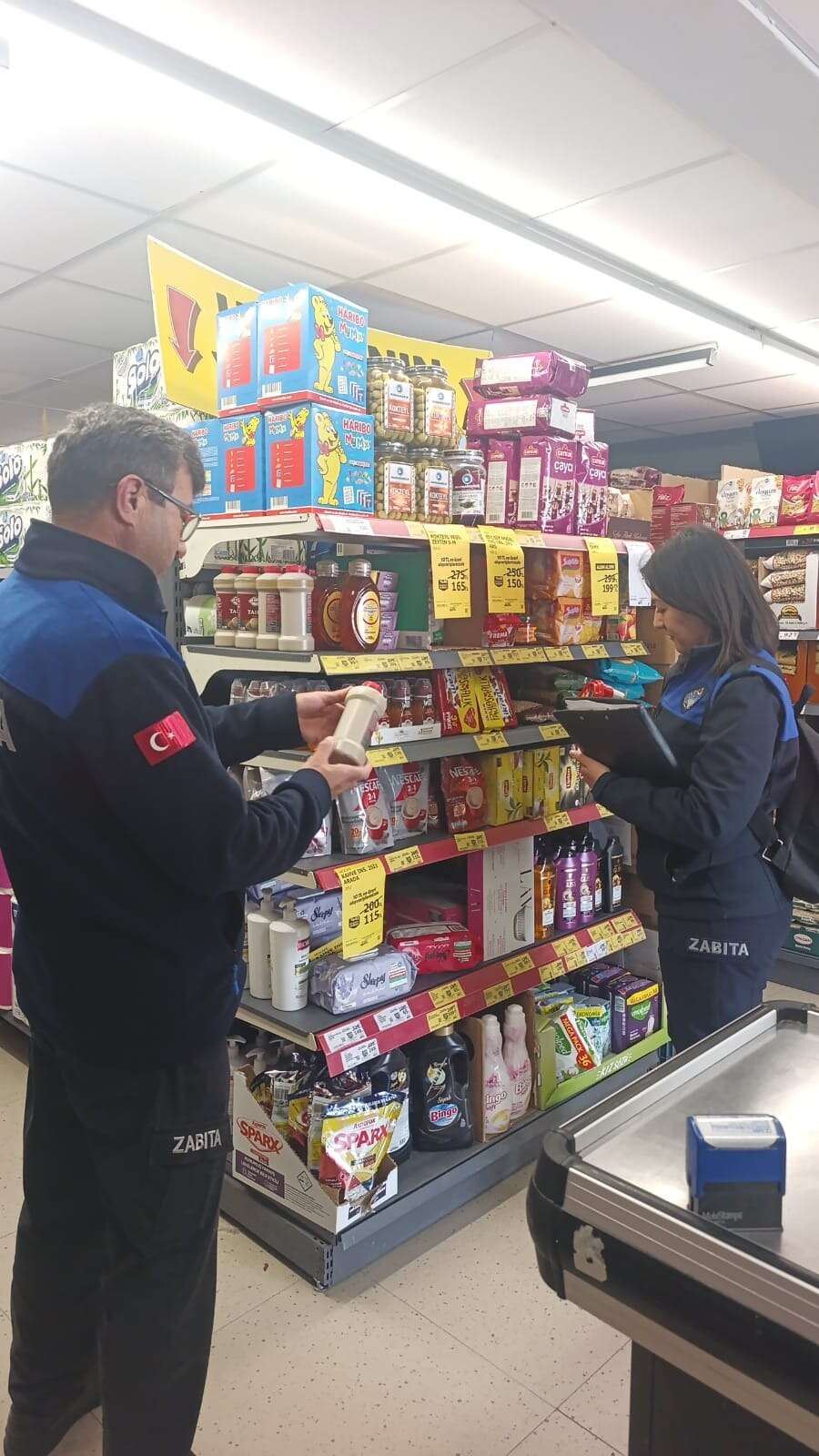 Ula’da Zabıta Ekiplerinden Gıda ve Fiyat Etiketi Denetimi 3